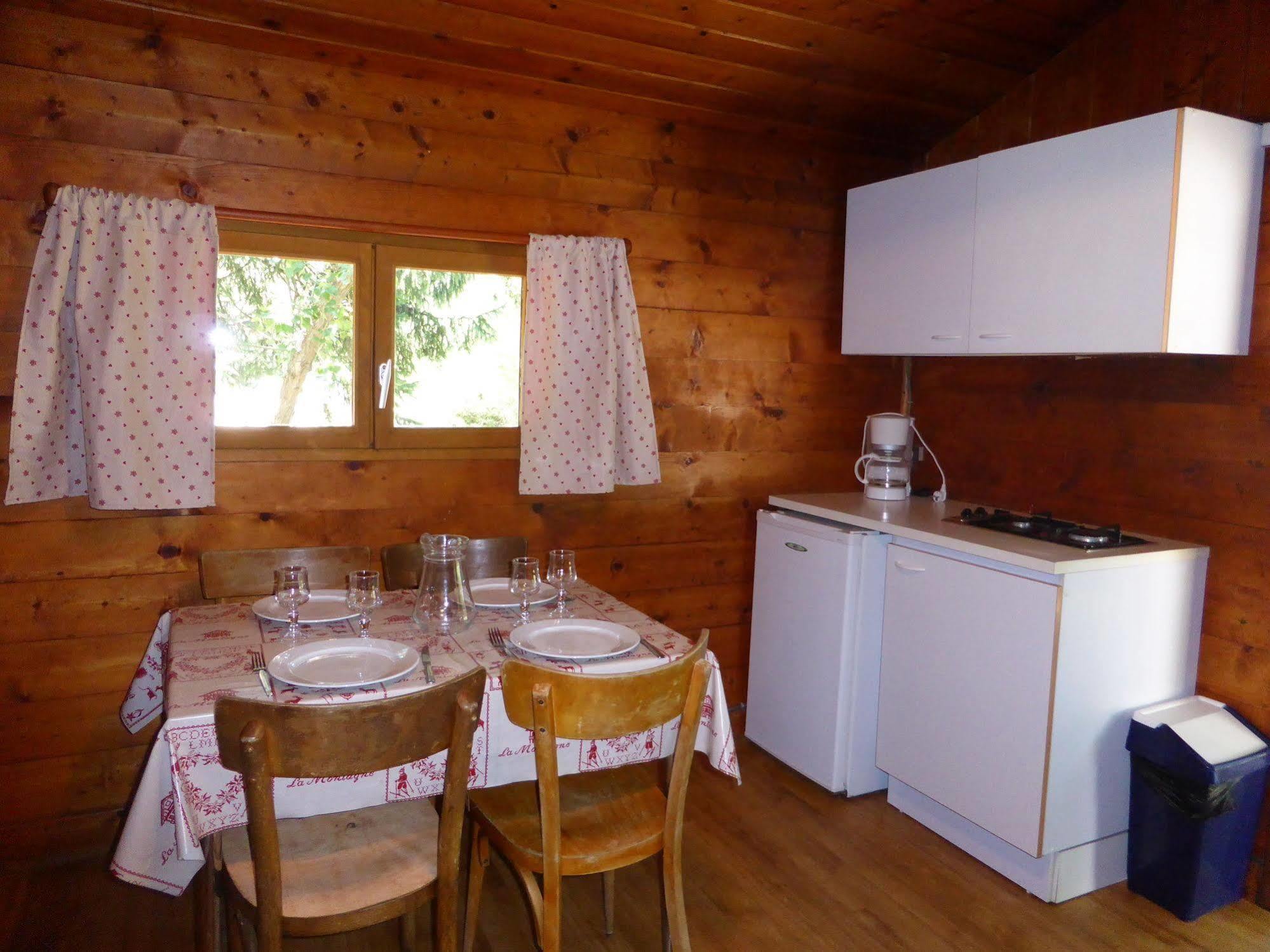 Camping L'Ecureuil - Mont-Blanc Village Domancy Extérieur photo